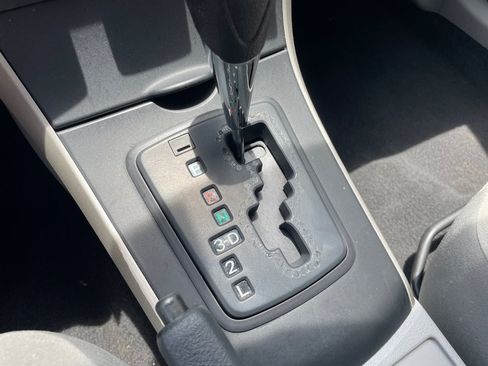 Used 2013 Toyota Corolla L FWD image 44