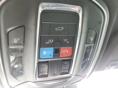 Used 2024 Jeep Grand Cherokee L Altitude image 14