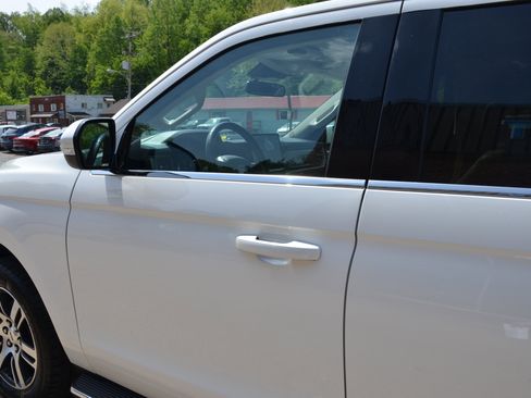 Used 2022 Ford Expedition XLT AWD/4WD image 7