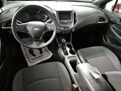 Used 2017 Chevrolet Cruze LT w/ Convenience Package image 10