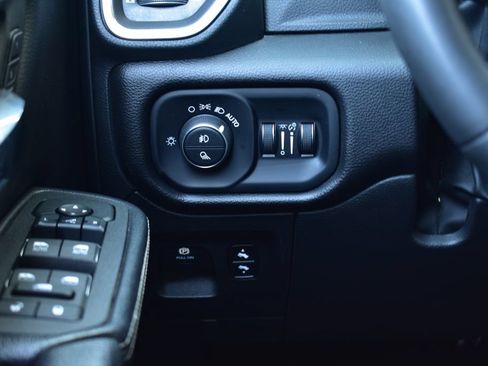 Used 2025 RAM 1500 Laramie AWD/4WD image 45
