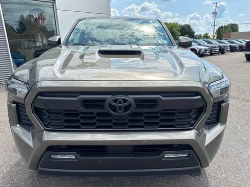 Used 2024 Toyota Tacoma TRD Sport AWD/4WD image 3