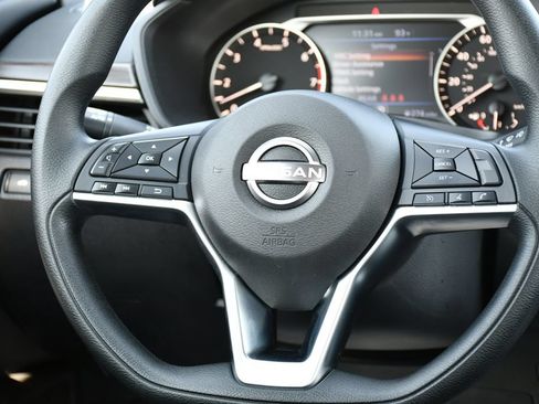 Used 2024 Nissan Altima 2.5 SV FWD image 25