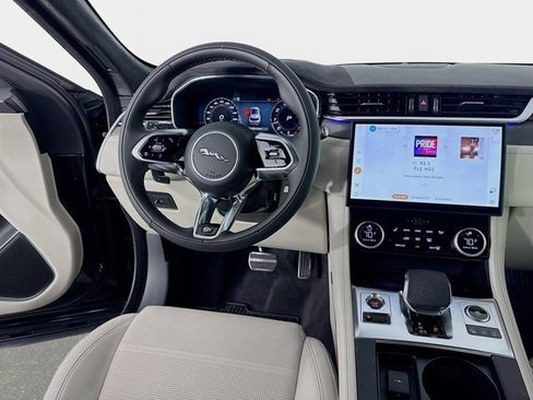 New 2026 Jaguar F-PACE SVR image 25