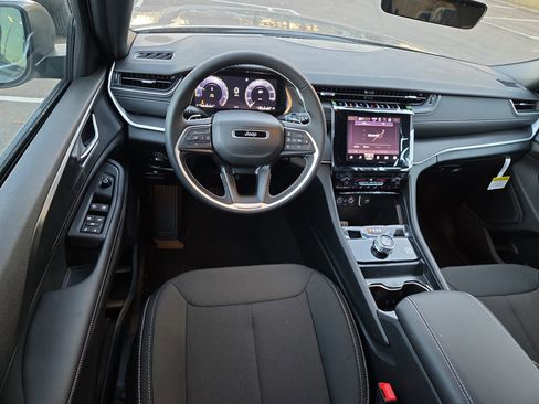 New 2025 Jeep Grand Cherokee L Laredo RWD image 7