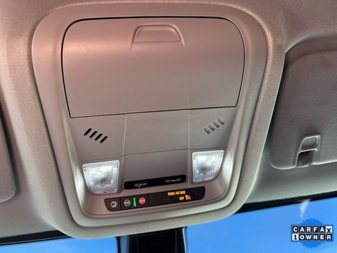 Used 2023 GMC Acadia SLE image 19