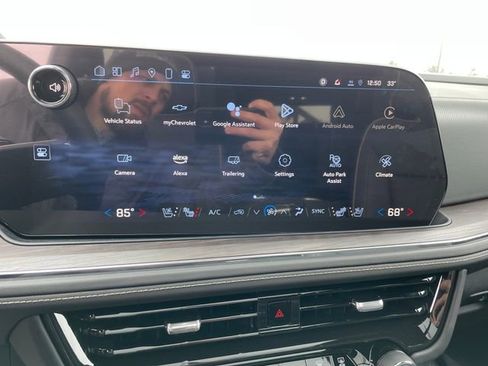 New 2025 Chevrolet Suburban Premier image 14