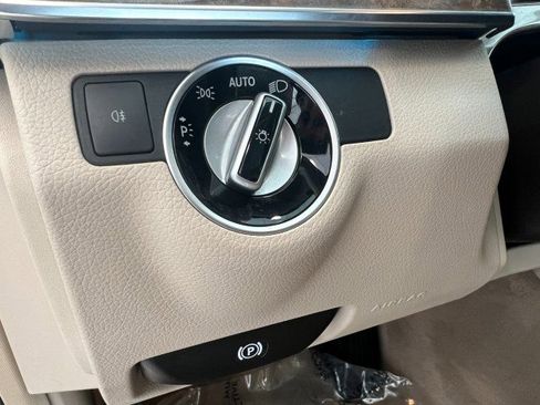 Used 2014 Mercedes-Benz E 350 4MATIC Sedan image 26