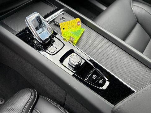 New 2026 Volvo XC60 B5 Ultra w/ Protection Package Premier AWD/4WD image 15