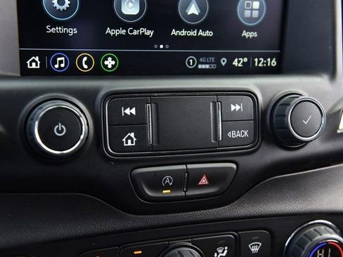 Used 2024 GMC Terrain SLT image 15