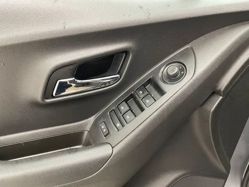 Used 2020 Chevrolet Trax LS w/ Tint and Cruise Package AWD/4WD image 12
