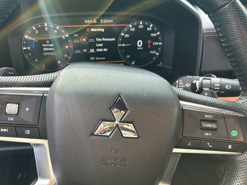 Used 2023 Mitsubishi Outlander SEL image 12