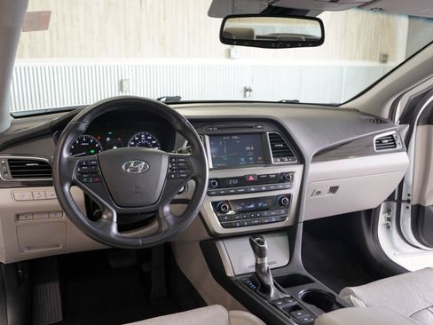 Used 2017 Hyundai Sonata Limited w/ Ultimate Package 04 FWD image 11