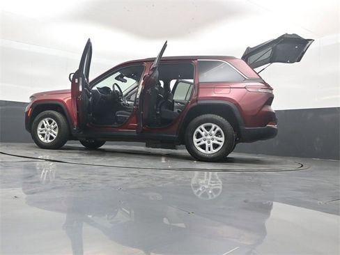 Used 2023 Jeep Grand Cherokee Laredo image 53