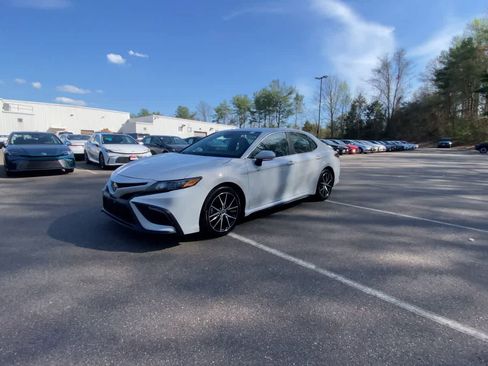 Used 2024 Toyota Camry SE image 8