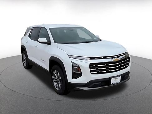 Used 2025 Chevrolet Equinox LT image 3