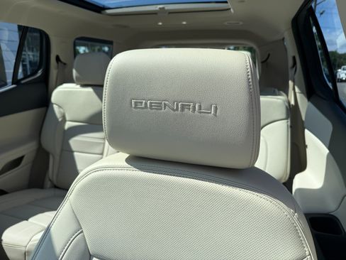 Certified 2023 GMC Acadia Denali w/ Denali Ultimate Package AWD/4WD image 15