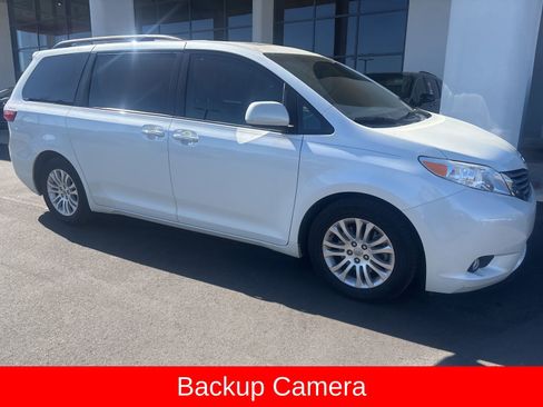 Used 2015 Toyota Sienna XLE Premium image 8