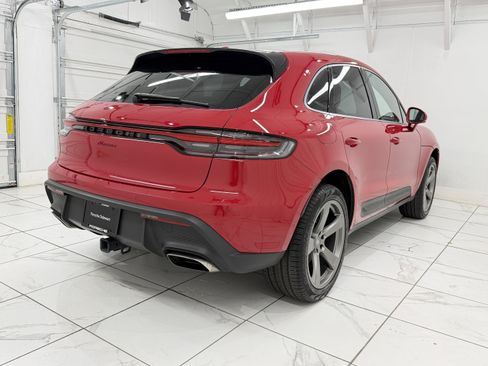 Certified 2024 Porsche Macan image 12