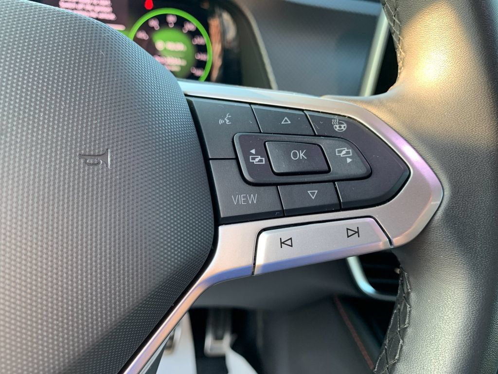 Used 2025 Volkswagen Atlas Peak Edition SE AWD/4WD image 29