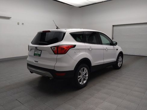 Used 2019 Ford Escape SE image 9