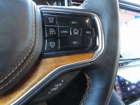 Used 2023 Jeep Grand Wagoneer Series III image 32