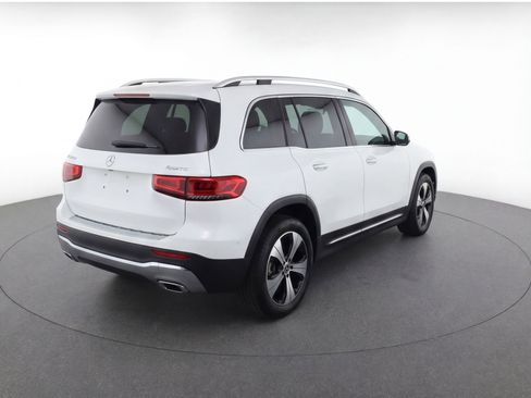 Used 2025 Mercedes-Benz GLB 250 4MATIC image 9