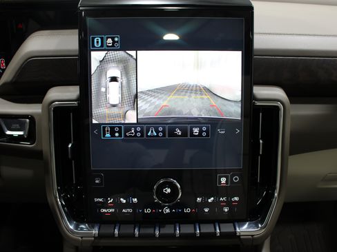 Used 2026 GMC Yukon Denali w/ Denali Reserve Package AWD/4WD image 16