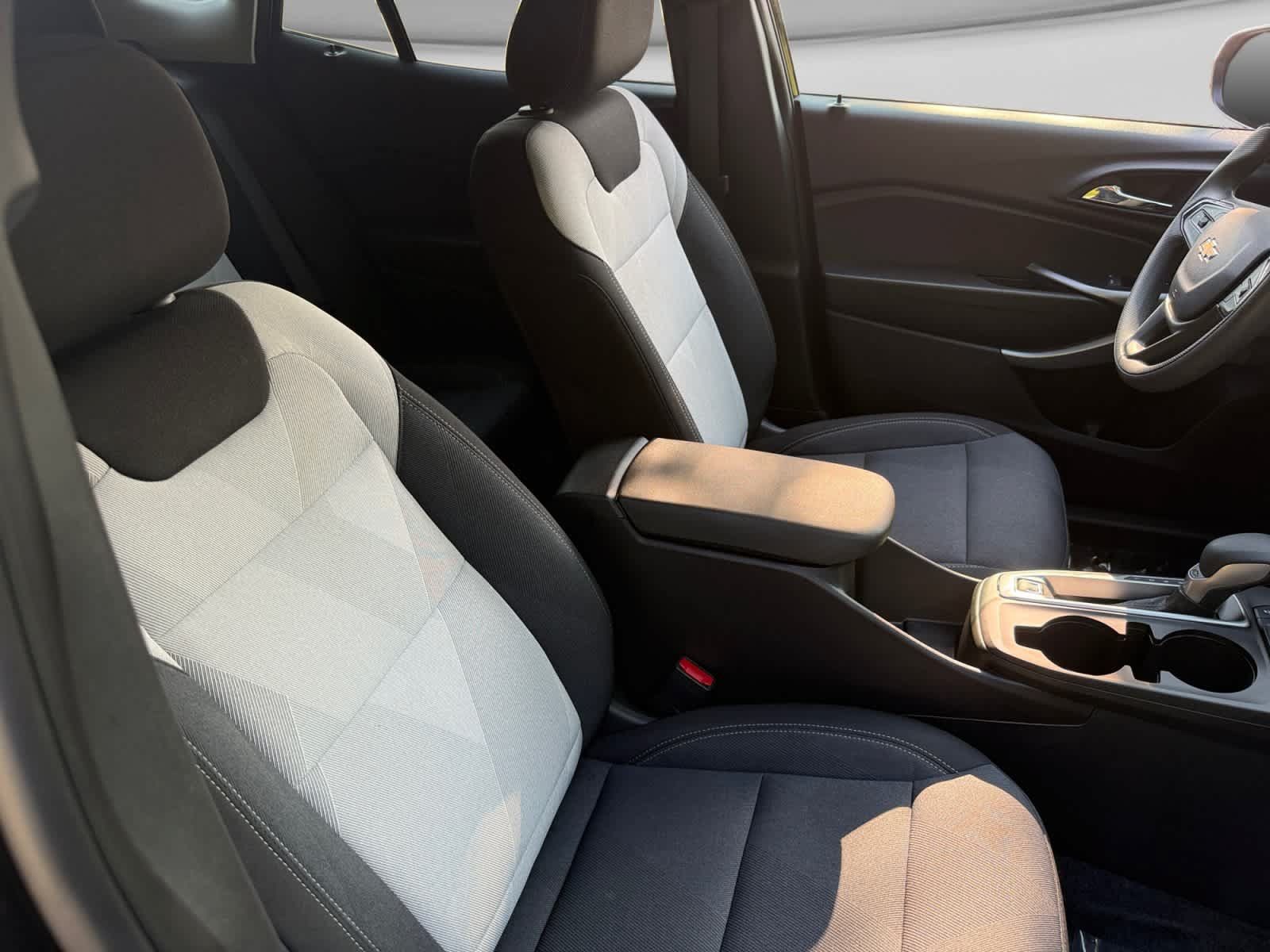 Used 2026 Chevrolet Trax LS w/ LS Convenience Package FWD image 20