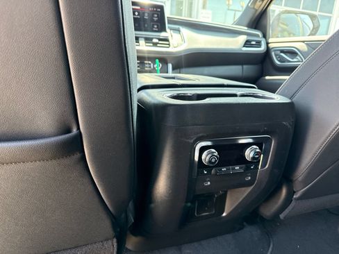 Used 2023 GMC Yukon SLT w/ SLT Premium Package RWD image 13