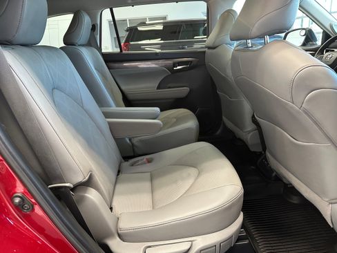 Used 2021 Toyota Highlander Platinum AWD/4WD image 13