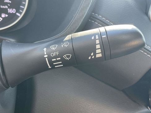 Used 2025 Nissan Sentra SV FWD image 25