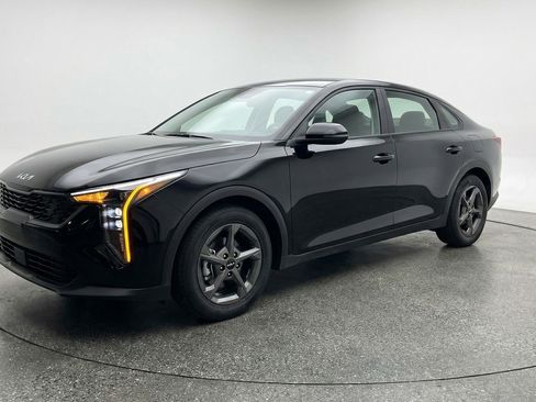 Used 2025 Kia K4 FWD image 3
