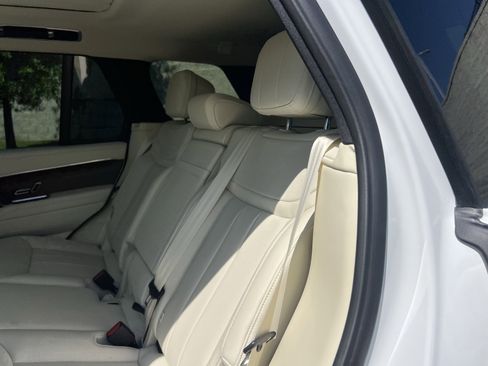 Certified 2024 Land Rover Range Rover SE AWD/4WD image 32