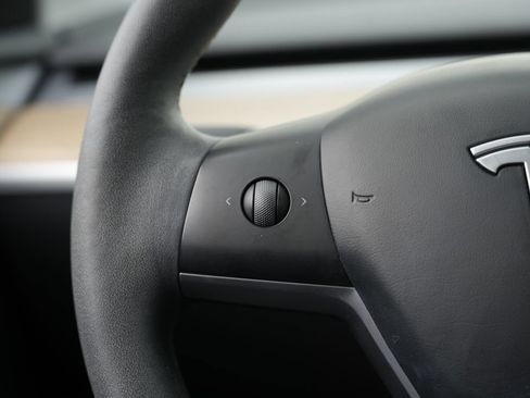 Used 2023 Tesla Model Y AWD image 45