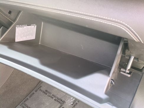 Certified 2025 Buick Envision Preferred image 31