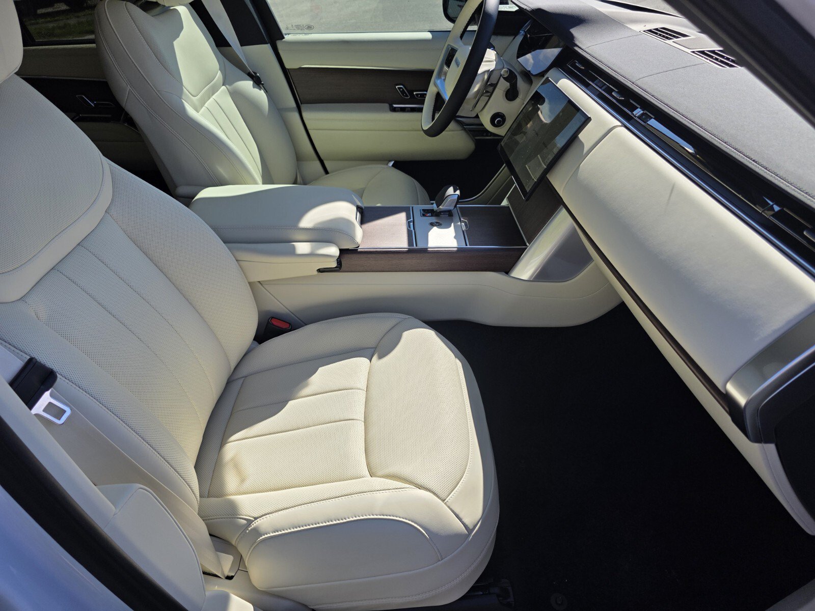 New 2026 Land Rover Range Rover SE AWD/4WD image 3