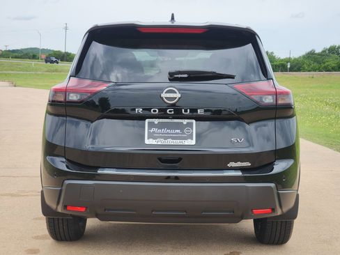 Used 2024 Nissan Rogue SV FWD image 8
