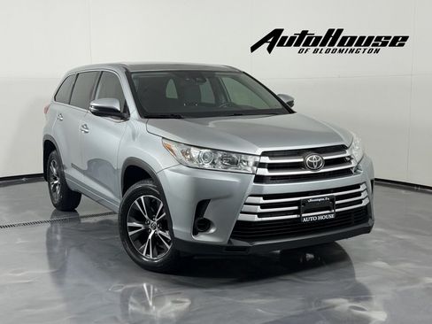 Used 2018 Toyota Highlander LE FWD image 1