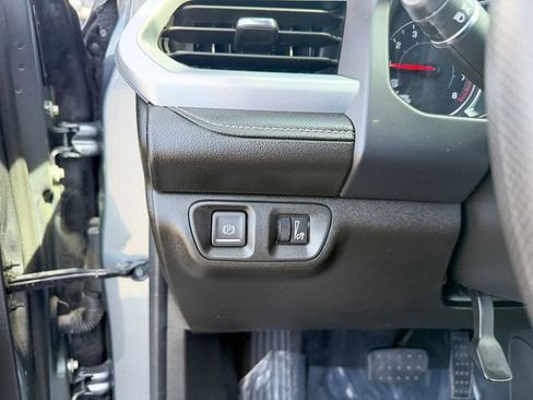 Used 2021 GMC Acadia SLE FWD image 16