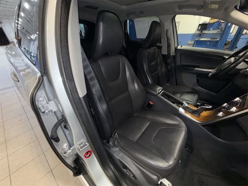 Used 2017 Volvo XC60 T5 Inscription w/ Advanced Package image 16