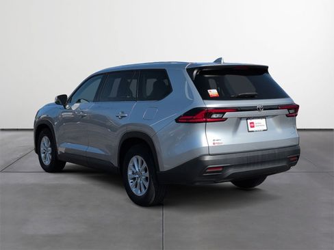 Used 2025 Toyota Grand Highlander XLE image 4