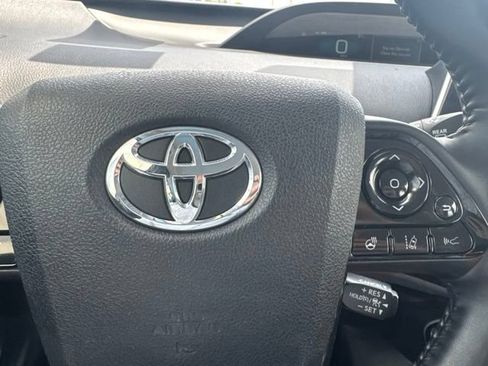 Used 2022 Toyota Prius XLE FWD image 17