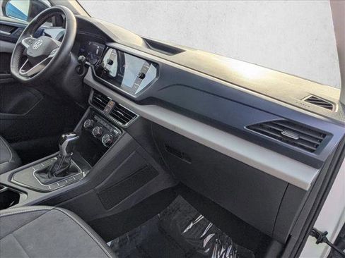 Used 2023 Volkswagen Taos SE w/ Panoramic Sunroof Package image 22