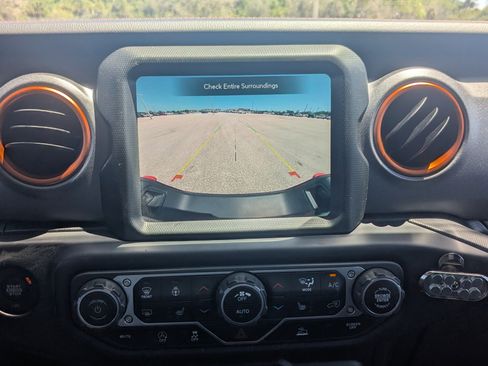 Used 2022 Jeep Gladiator Mojave w/ Cold Weather Group image 27