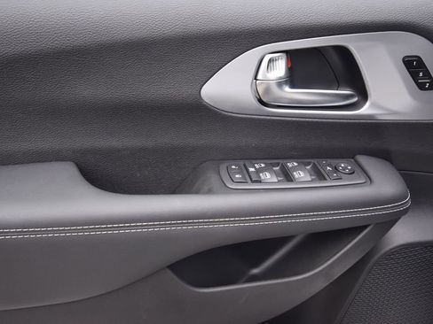 New 2026 Chrysler Pacifica Limited w/ S Appearance Package image 33