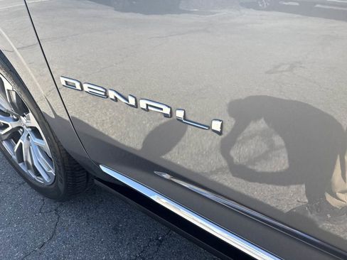 Used 2021 GMC Yukon Denali w/ Denali Ultimate Package AWD/4WD image 11