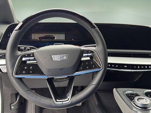 Certified 2025 Cadillac Optiq Luxury 2 AWD/4WD image 30