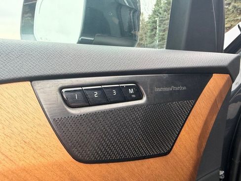 Used 2022 Volvo XC90 T6 Momentum w/ Advanced Package image 11