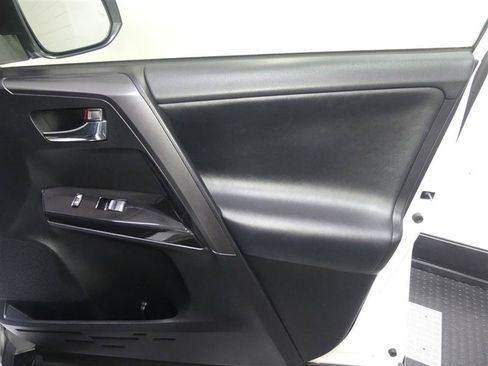 Used 2016 Toyota RAV4 SE w/ Advanced Technology Package AWD/4WD image 18